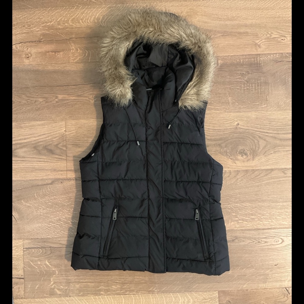 Banana Republic Factory black Puffer Vest with fur trim hood, S Petite